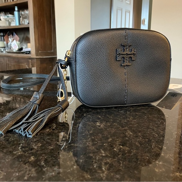 New Tory Burch McGraw Leather Camera Bag, Black Small Crossbody Purse - Picture 2 of 15